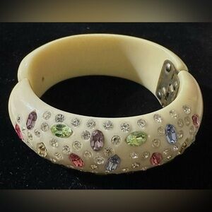 Weiss Elegant Multicolor Crystal Bangle